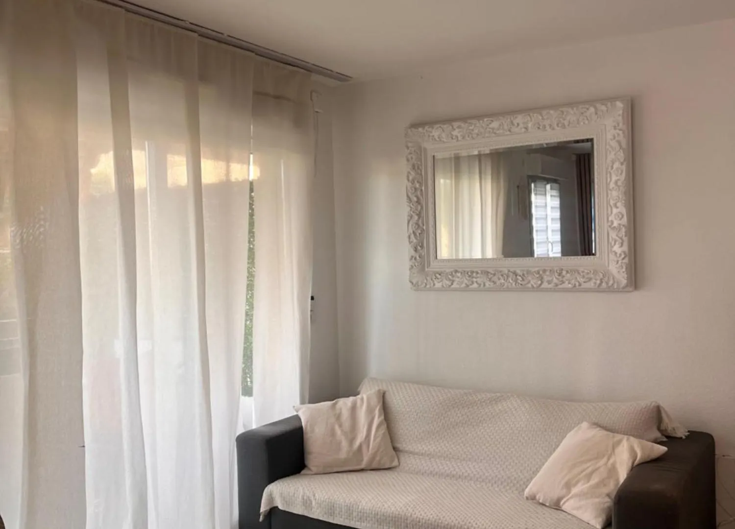 Appartement Renove, Terrasse, Parking Saint-Laurent-du-Var 0*,  France