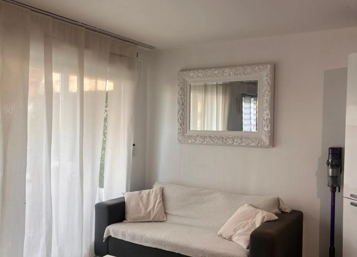 Appartement Renove, Terrasse, Parking Saint-Laurent-du-Var Apartment