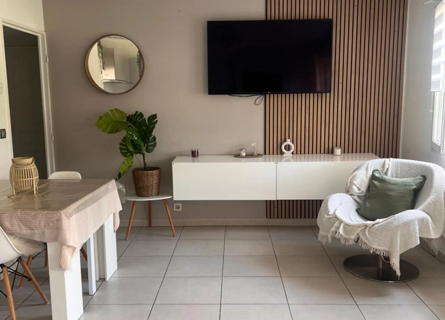Appartement Renove, Terrasse, Parking contacts