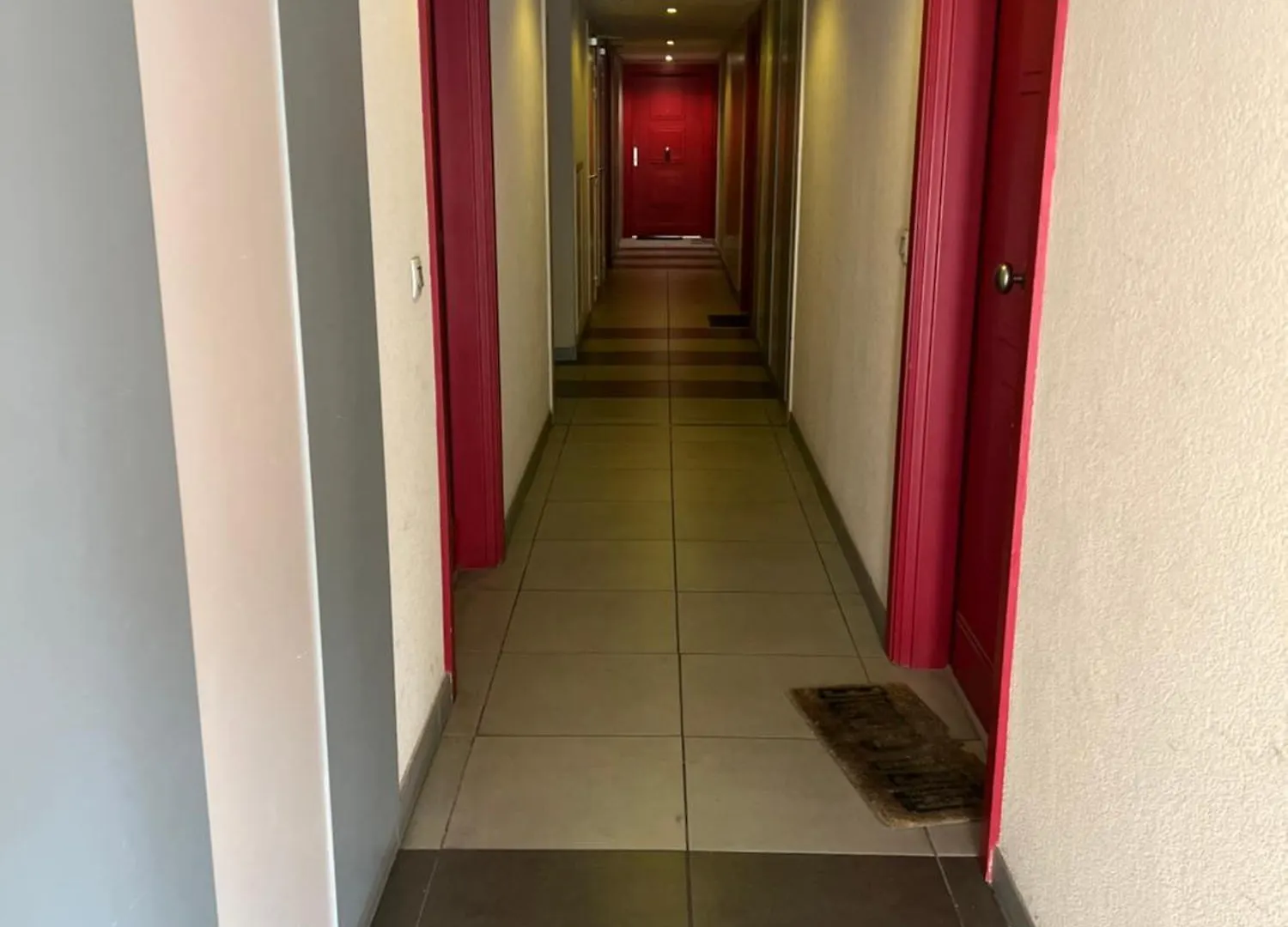 Appartement Renove , Terrasse, Parking En Sous Sol 0*, Saint-Laurent-du-Var Francie