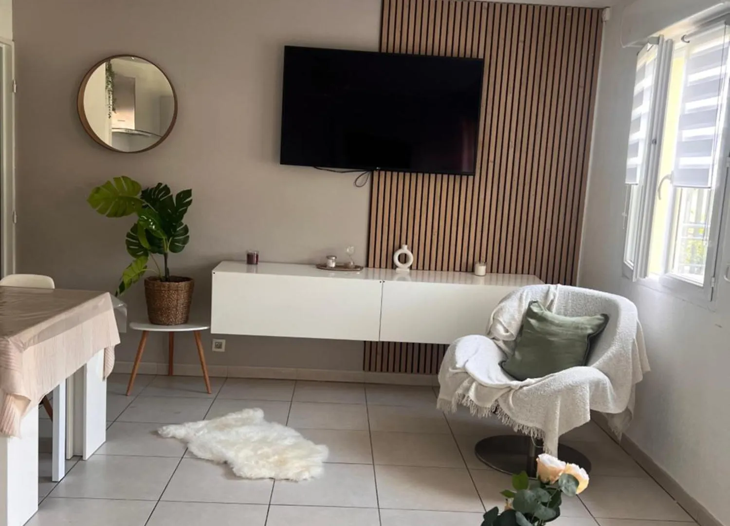 Appartement Renove , Terrasse, Parking En Sous Sol 0*, Saint-Laurent-du-Var Francie